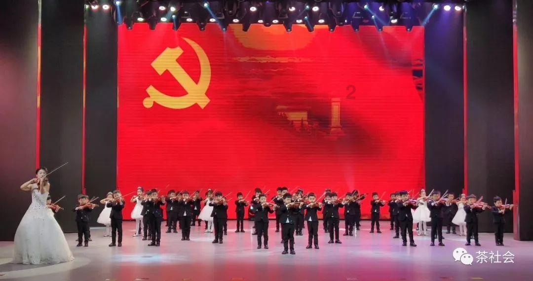 救援摄影师男孩